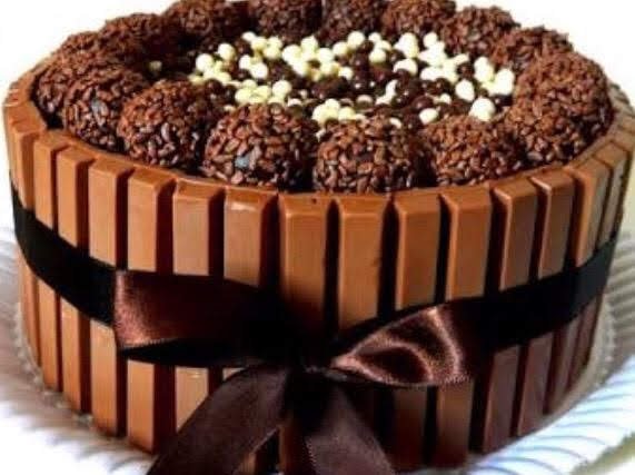 Bolo Kitkat para 25 pessoas